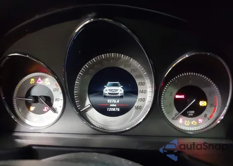 2015 Mercedes-Benz Glk 350 4Matic z USA, uszkodzony, nr VIN WDCGG8JB5FG345334